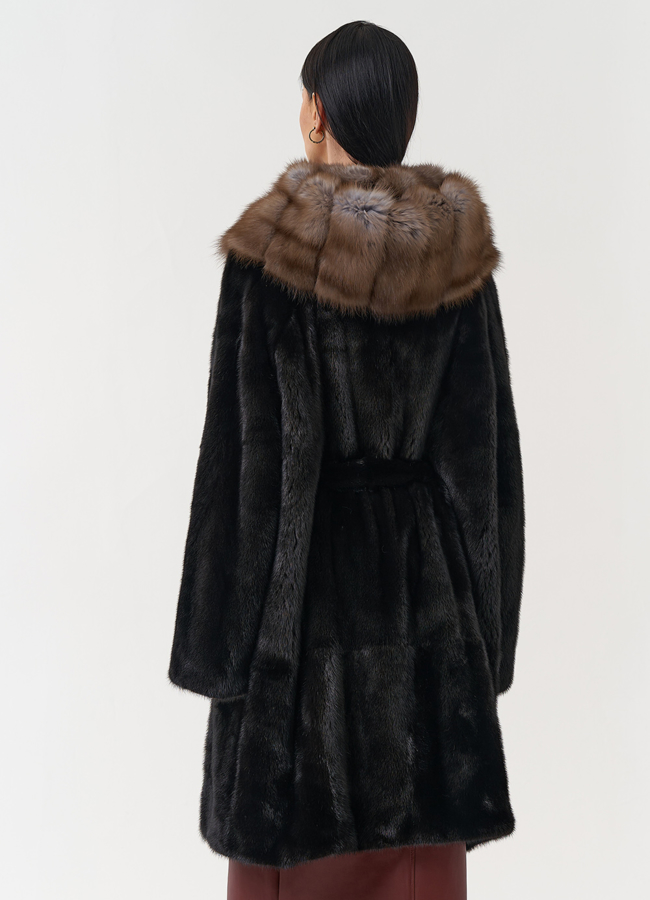 Норковая шуба с капюшоном из меха куницы модель № 30480 универмаг малина