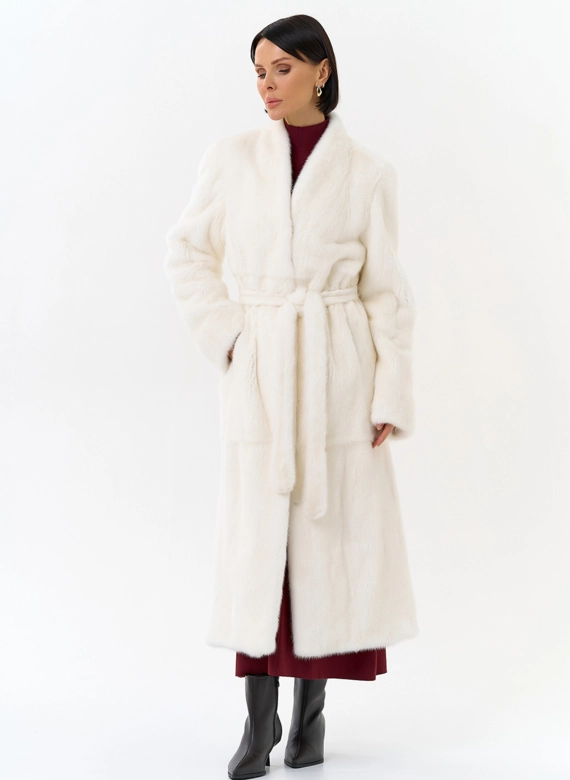 Белая шуба из меха норки с поясом