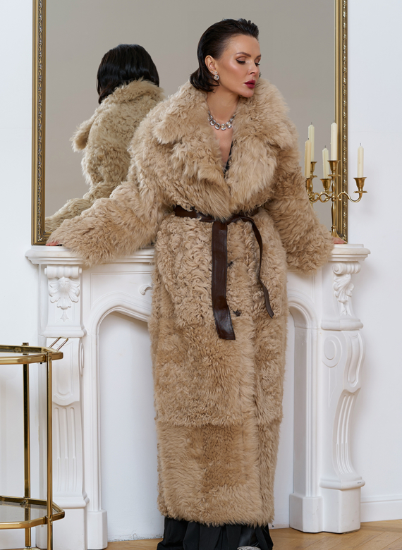 Женская двухсторонняя дубленка с декоративным поясом