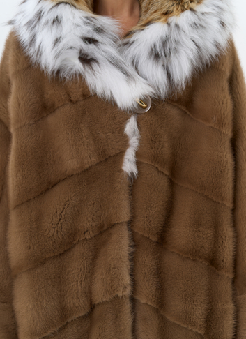 Шуба из меха норки с капюшоном из меха рыси