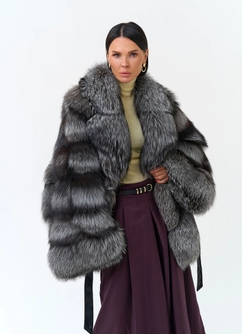 Женская шуба из меха чернобурой лисы фото