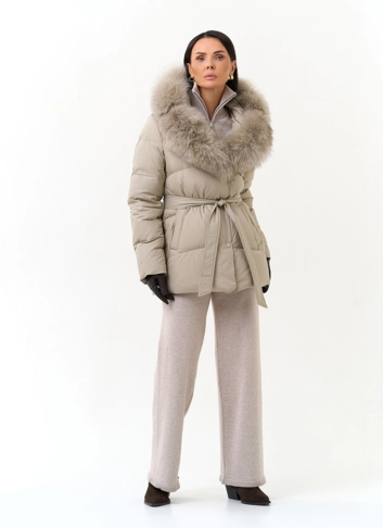 Женский пуховик с капюшоном из меха песца фото