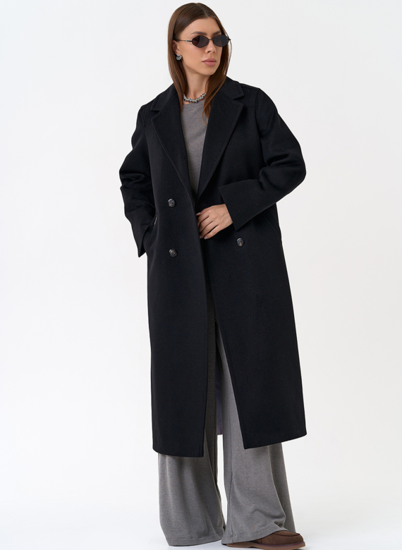 Женское пальто с английским воротником