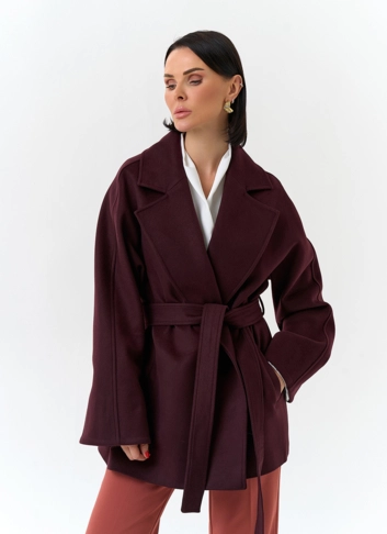 Женское укороченное пальто с английским воротником