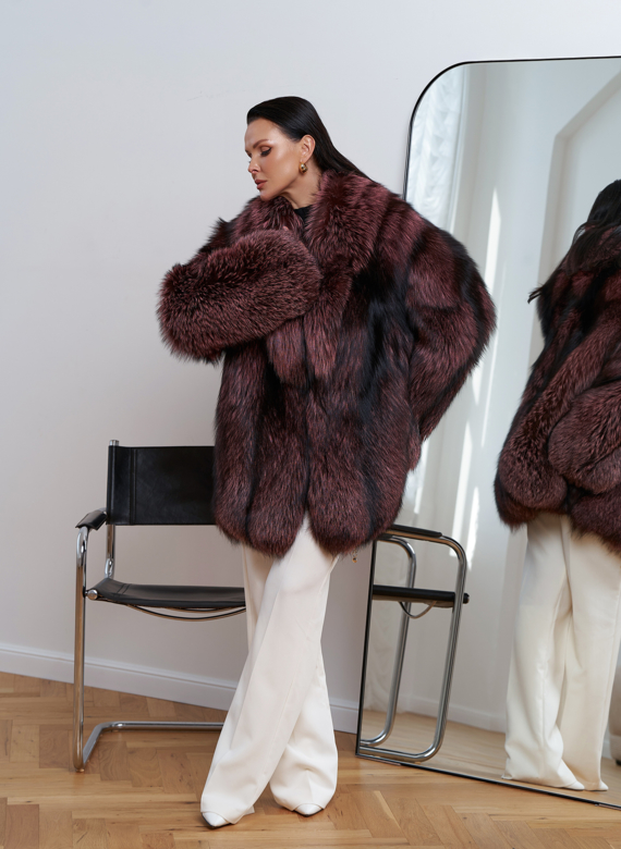 Шуба из меха чернобурки розового цвета