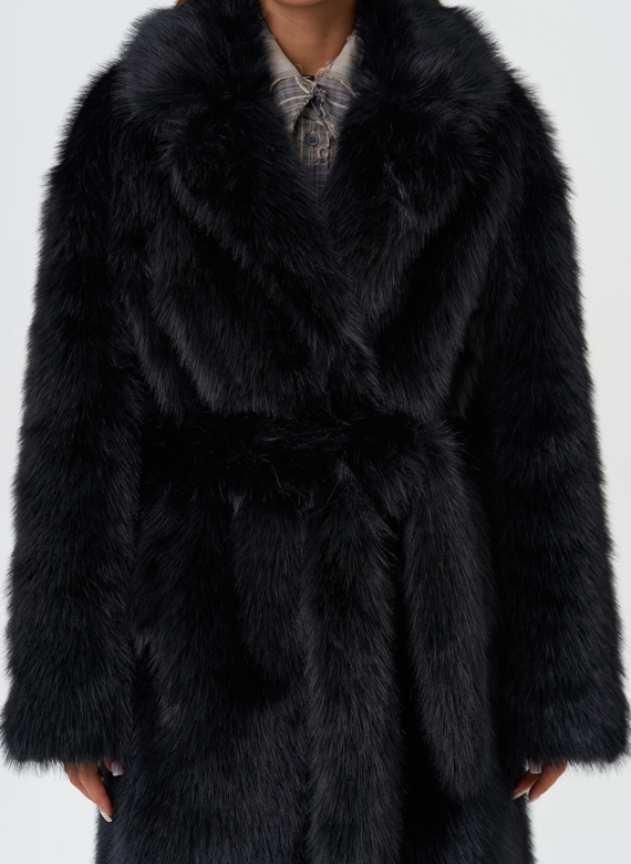 Длинное пальто из эко меха под песца