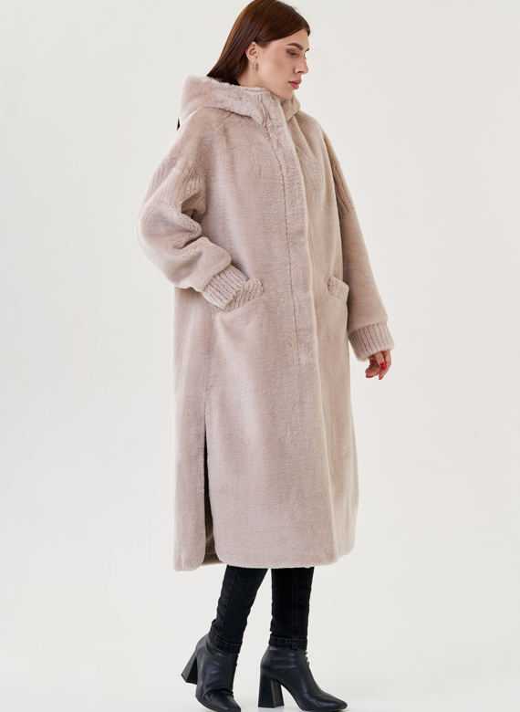 Длинное пальто из эко меха